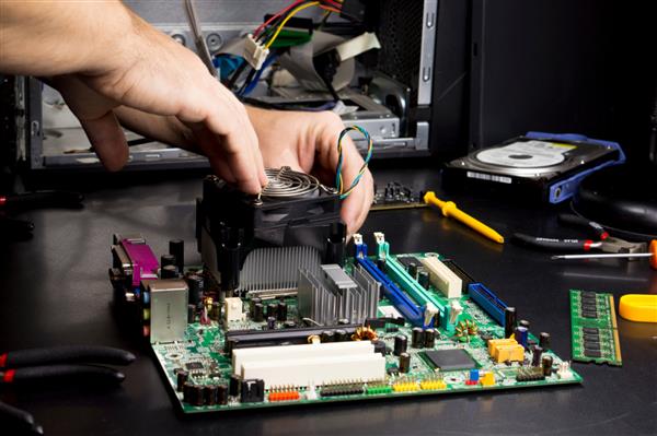 تعمیر مادربرد در مرکز خدمات تعویض قطعات کامپیوتر