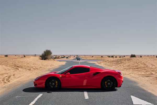 دبی امارات - 11 22 2020 فراری 488 به رنگ قرمز در یک جاده صحرای متروک دبی
