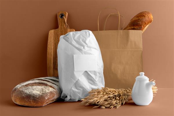 نان کاغذی بسته بندی شده خالی با کیسه تخته مدل مارک نانوایی فضای خالی برای نمایش لوگو یا طرح شما