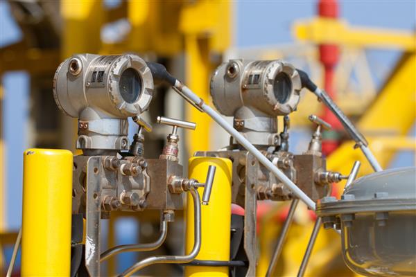 فرستنده فشار در فرآیند نفت و گاز ارسال سیگنال به کنترل کننده و خواندن فشار در سیستم