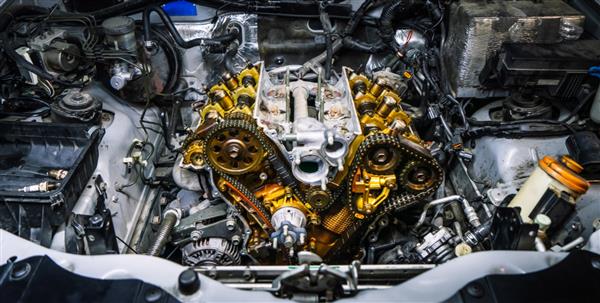 تعمیر خودرو نوع موتور باز با زنجیر محرک و تعداد زیادی قرقره و قطعات
