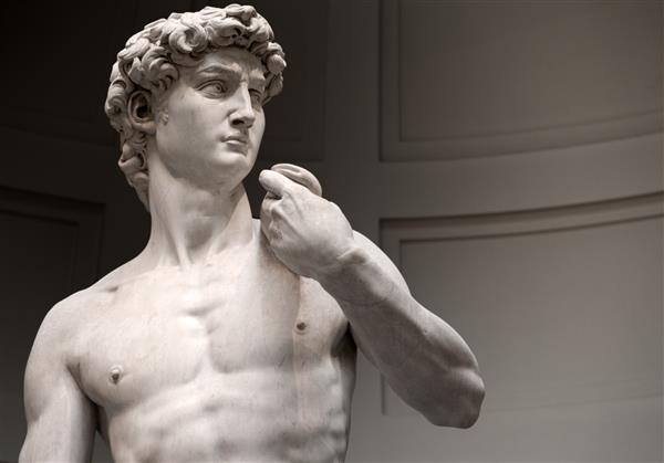 فلورانس ایتالیا - 2019 10 نوامبر مجسمه اصلی مرمری دیوید شاهکار میکل آنژ در گالری آکادمیا انتخاب شکل در کانال آلفا گنجانده شده است