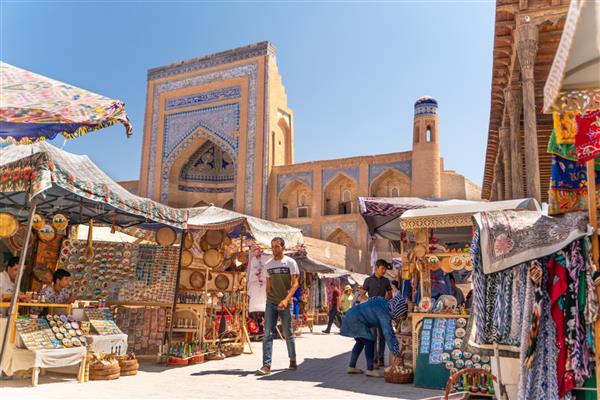 خیوه ازبکستان 2019 08 20- منظره خیابان معروف بازار در خیوه