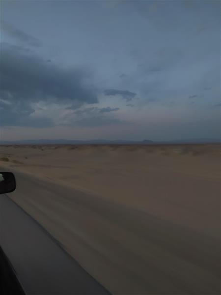 عکس از جاده صحرایی در نور ضعیف