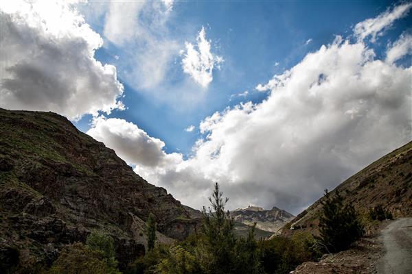 سرای آرامش کوهستان و ابرها مناظر طبیعی در ایران عکاسی رئالیستی