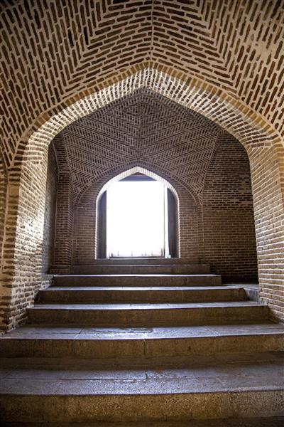 راهرو و زیر گذر مسجد عتیق 1 دروازه های تمدن ایران قزوین سفرنامه دریای خزر تا خلیج فارس عکاسی حرفه ای در سفر