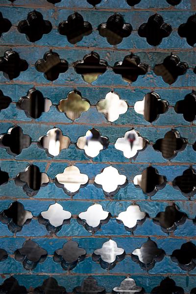 شبستان و پنجره مشبک مسجد عتیق 6 دروازه های تمدن ایران قزوین سفرنامه دریای خزر تا خلیج فارس عکاسی حرفه ای در سفر