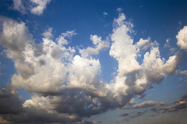 ابرها به آسمان می روند سرزمین زیبایی ها