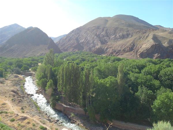 رودخانه کوه و جنگل دره سبز