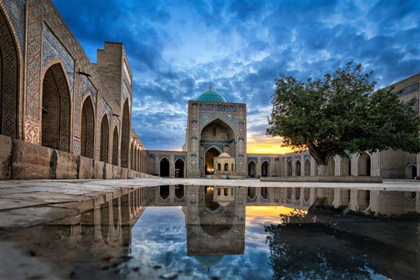 حیاط داخلی مسجد کالیان بخشی از مجتمع پو کالیان در بخارا ازبکستان