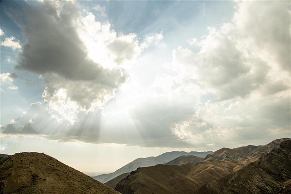 کوهستان البرز با آسمان ابری