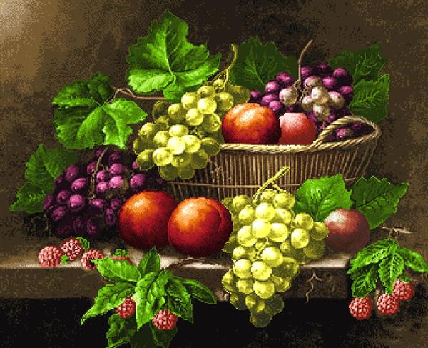 تابلو فرش سبد میوه با انگور سبز و بنفش، هلو و تمشک