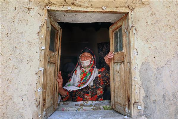 پیرزن و پنجره ای رو به زندگی