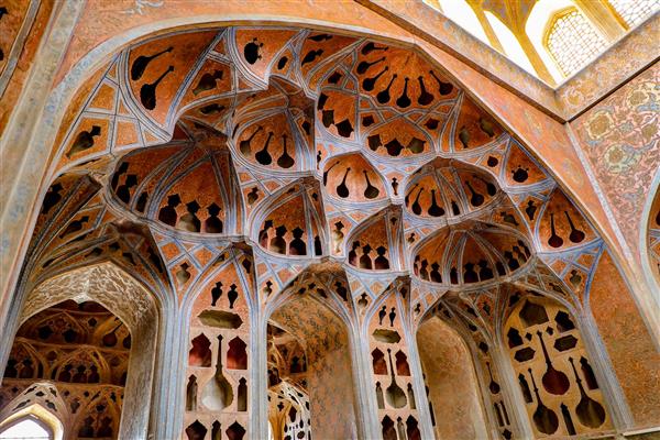 تالار موسیقی عالی قاپو اصفهان، جزئیات معماری داخلی و تزئینات