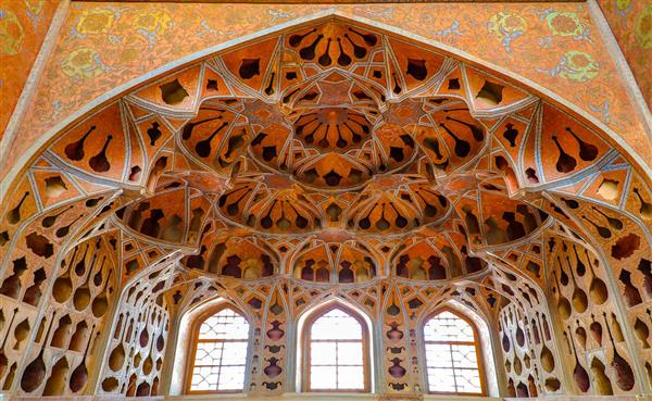 معماری داخلی عالی قاپو اصفهان، تالار موسیقی با طاق‌های زیبا