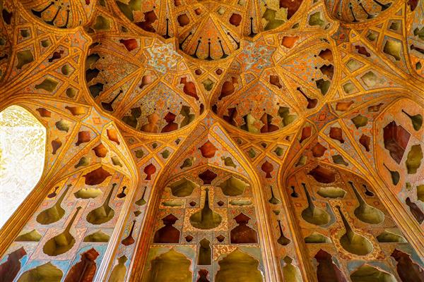 تالار موسیقی عالی قاپو اصفهان، تزئینات سقف با طرح آلات موسیقی