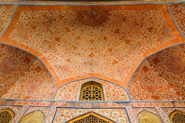 سقف و طاق‌های کاخ عالی قاپو اصفهان، نقوش اسلیمی و ختایی