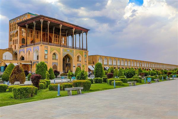 باغ عالی قاپو اصفهان و نمای کاخ از دور