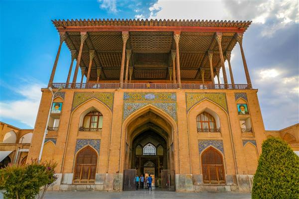نمای ورودی کاخ عالی قاپو اصفهان، معماری صفوی