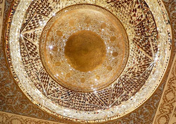 جزئیات لوستر و سقف سنتی هتل کاروانسرای شاه عباسی اصفهان
