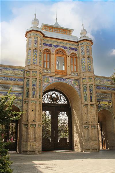 سردر باغ ملی تهران (دروازه‌ای قدیمی و تاریخی به جا مانده از دوران قاجار)