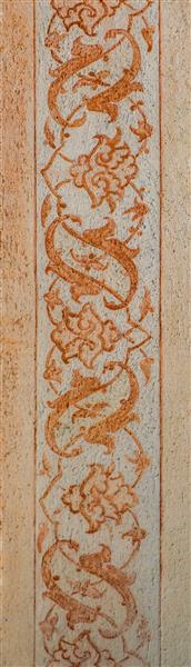 جزئیات نقوش گیاهی و اسلیمی به رنگ نارنجی روی ستون چهلستون (طراحی داخلی)