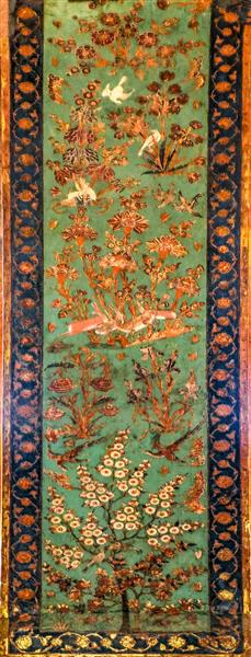 نقاشی عمودی گل و مرغ و درخت زندگی روی ستون با پس‌زمینه فیروزه‌ای چهلستون