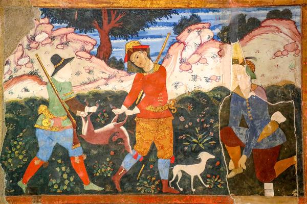 نقاشی صحنه شکار صفوی با کمانداران و سگ شکاری (تازی) در طبیعت روی دیوار چهلستون