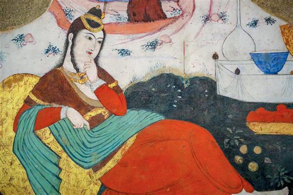 نگارگری زن با کلاه صفوی و لباس آبی و قرمز (پرتره مینیاتوری چهلستون)