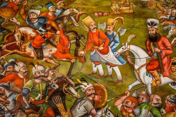 نقاشی اسب، سوارکاران و سربازان در جزئیات نبرد دیواری چهلستون