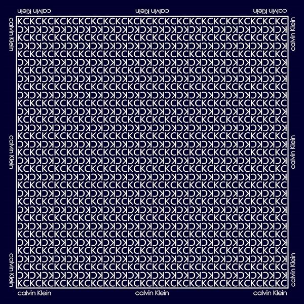 طرح روسری مونوگرام و لوگوی تکرارشونده CK با پس‌زمینه سرمه‌ای یا آبی تیره