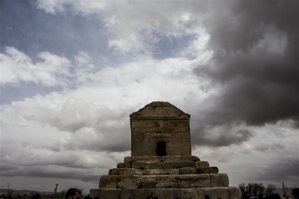 پاسارگاد مقبره کورش بزرگ تاریخ و فرهنگ ایران آثار باستانی و تاریخی ایران تمدن و فرهنگ کهن ایران باستان عکاسی از بنا و تاریخ ایران