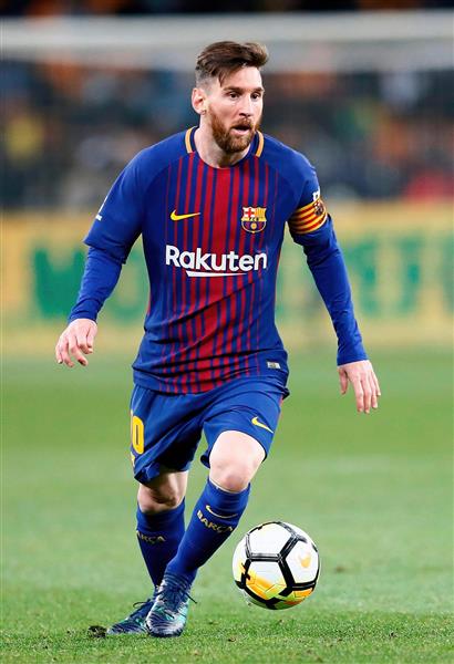 طرح مسی با لباس بارسلونا در حال بازی برای پوستر و تابلو دکوراتیو