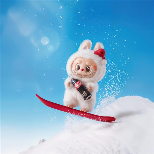 طرح لبوبو سفید در حال اسکی برای پوستر دکوراتیو زمستانی