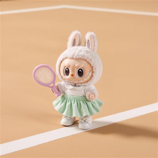 تصویر لبوبو سفید تنیس‌باز با دامن سبز برای چاپ روی کوسن و ماگ ورزشی