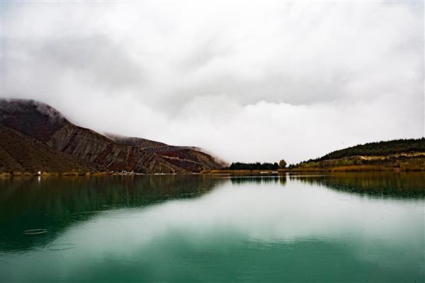عکس دریاچه ولشت کلاردشت در یک روز ابری؛ نگین طبیعت مازندران