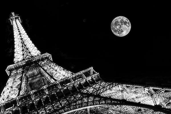 تصویر سیاه و سفید هنری برج ایفل پاریس زیر نور ماه کامل ویژه پوستر دیواری اتاق خواب و چاپ شاسی با کیفیت بالا