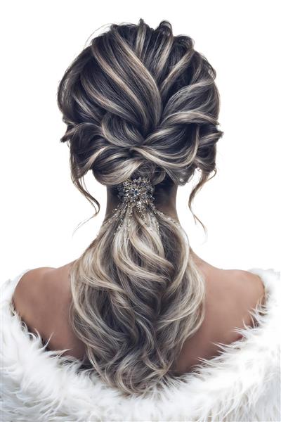 طرح شینیون و بافت موی عروس با تزیین مروارید برای پوستر دیواری آرایشگاه زنانه و آموزشگاه زیبایی