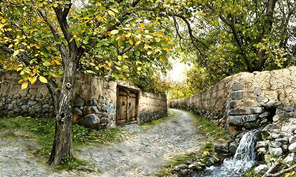 نمای پانوراما دیوار کاهگلی و طبیعت بکر روستایی ایده آل برای پوستر دیواری عریض سنتی و سفره‌خانه