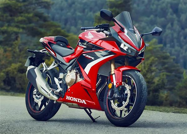 پوستر دیواری موتور سیکلت هوندا قرمز مسابقه‌ای در جاده کوهستانی برای دکوراسیون اتاق نوجوان و کلوپ‌های ورزشی