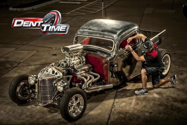 طرح پوستر دیواری ماشین کلاسیک دست‌ساز و هات‌راد براق مناسب گاراژهای حرفه‌ای و دکورهای صنعتی