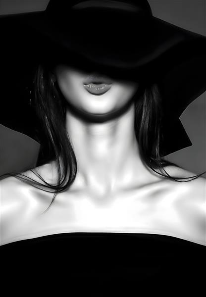 تصویر هنری سیاه و سفید زن با کلاه لبه‌دار بزرگ مناسب برای تابلو دکوراتیو هتل، لابی و فضاهای مینیمال