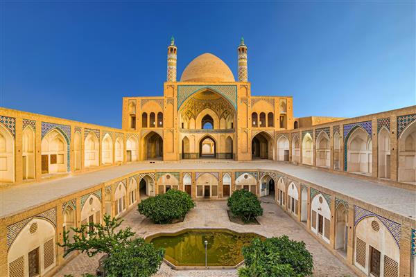 نمای پانوراما از حیاط مسجد آقابزرگ کاشان برای چاپ پوستر سنتی و تابلو فرش ایرانی