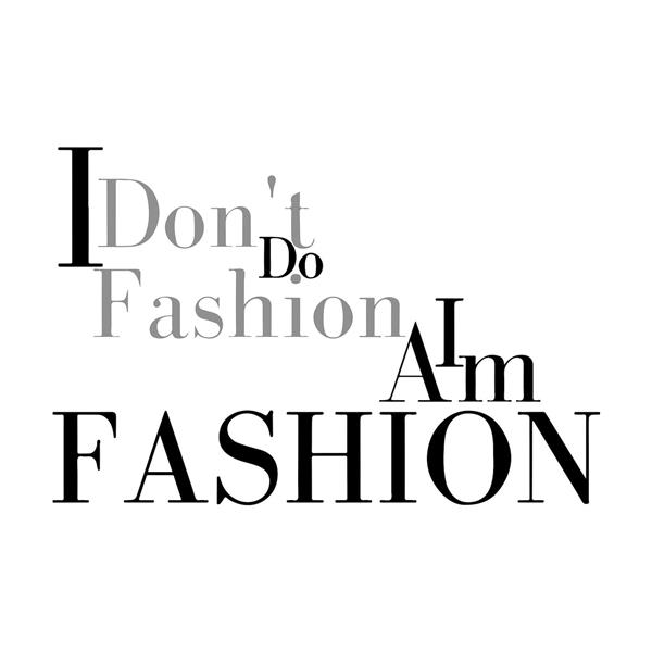 تایپوگرافی انگلیسی مد و فشن I am Fashion با طراحی مینیمال سیاه و سفید ویژه پوستر دیواری مزون، بوتیک و اتاق لباس