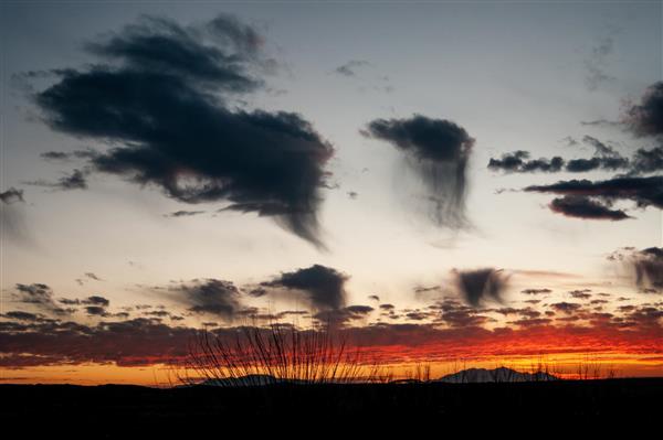 جهان موازی ابرهای زیبای زمستانی غروب دل انگیز خورشید