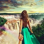 تصویر 1 از گالری عکس طرح پوستر کاغذ دیواری سه بعدی عکاسی از دختری بر فراز آبشار ایگواسو برزیل