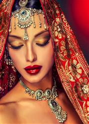 تصویر 1 از گالری عکس دختر هندی زیبا با شال قرمز