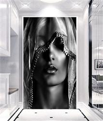 تصویر 2 از گالری عکس پرتره زن زیبا با روسری