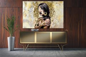تصویر 1 از گالری عکس دختر مو مشکی زیبا در پس زمینه بژ و طلایی باروک با گوشواره هنر دیجیتال