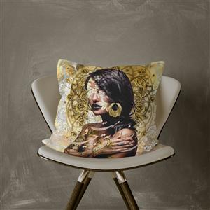 تصویر 6 از گالری عکس دختر مو مشکی زیبا در پس زمینه بژ و طلایی باروک با گوشواره هنر دیجیتال